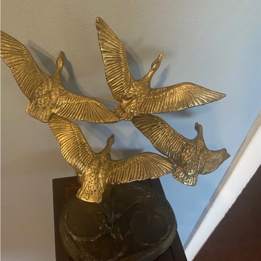 4 Geese In Flight Statue Sculpture (Lily Pad Base)w